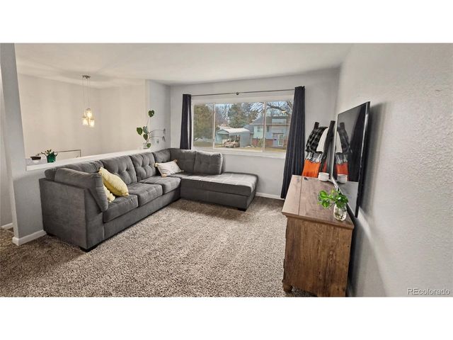 125 Columbia Dr, Julesburg, CO 80737