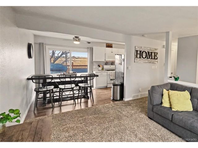 125 Columbia Dr, Julesburg, CO 80737