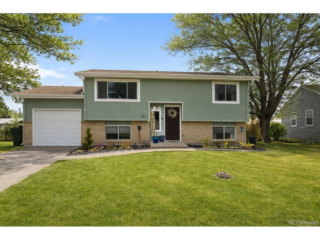 125 Columbia Dr, Julesburg, CO 80737