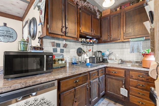 9 Norcross St, Worcester, MA 01602