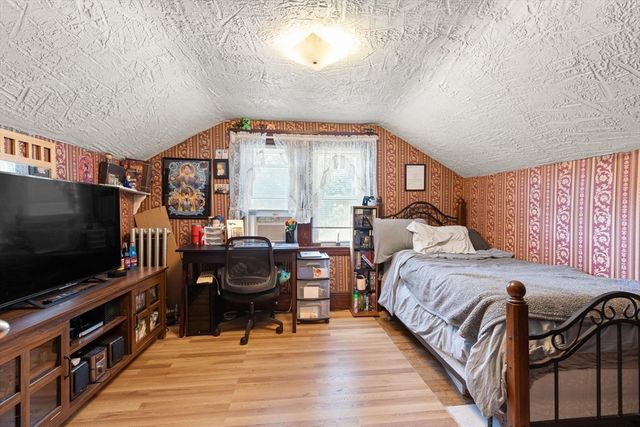 9 Norcross St, Worcester, MA 01602