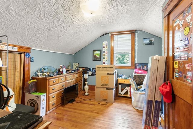 9 Norcross St, Worcester, MA 01602