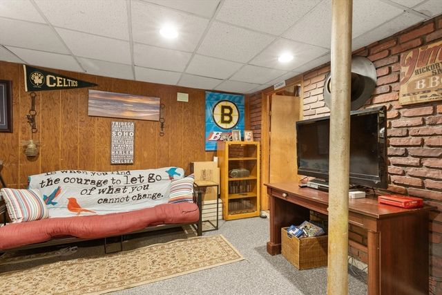 9 Norcross St, Worcester, MA 01602