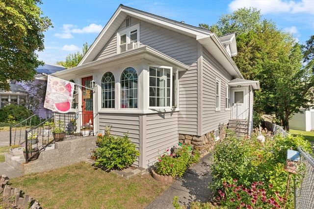 9 Norcross St, Worcester, MA 01602