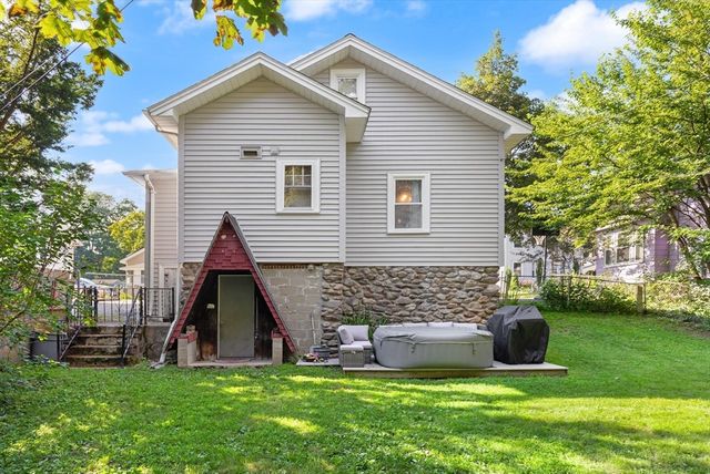 9 Norcross St, Worcester, MA 01602