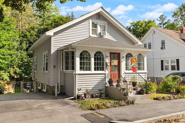 9 Norcross St, Worcester, MA 01602