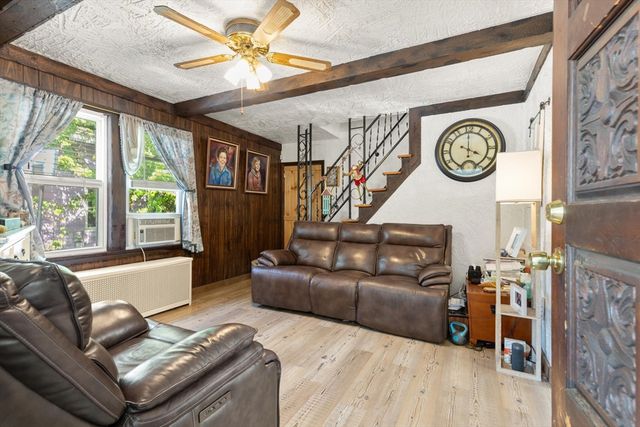9 Norcross St, Worcester, MA 01602