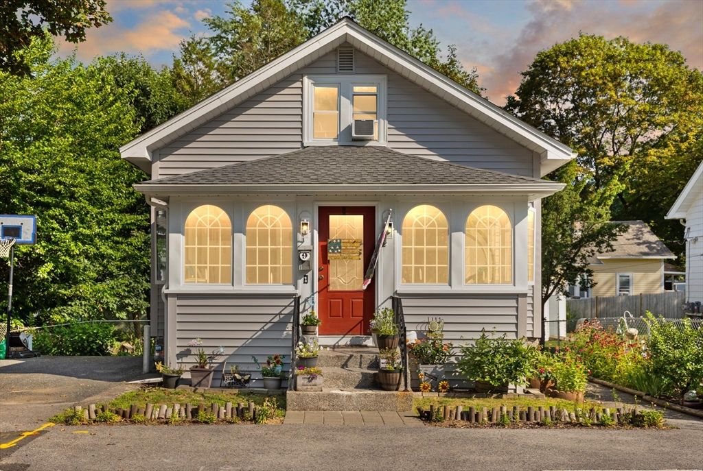 9 Norcross St, Worcester, MA 01602