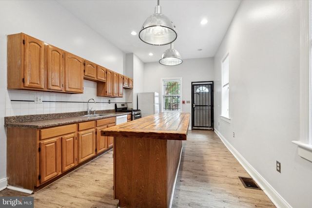 1852 N 17TH ST, Philadelphia, PA 19121