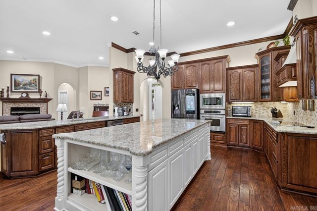 7 Vencedor Way, Hot Springs Village, AR 71909