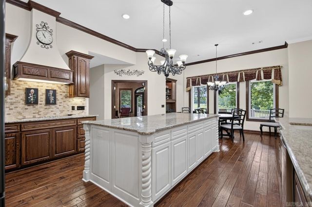 7 Vencedor Way, Hot Springs Village, AR 71909