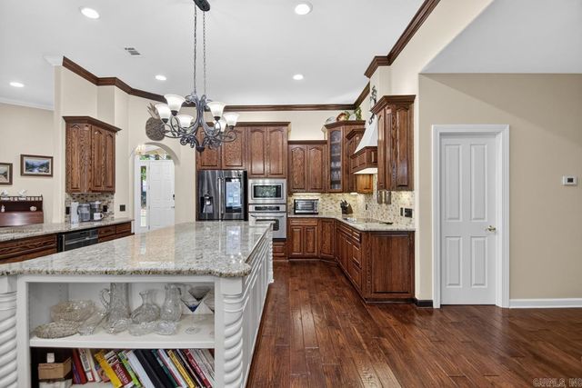 7 Vencedor Way, Hot Springs Village, AR 71909
