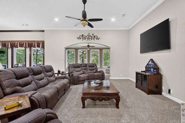 7 Vencedor Way, Hot Springs Village, AR 71909