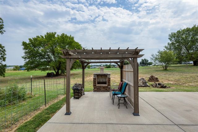 210 Spring Branch Trail N, Springtown, TX 76082