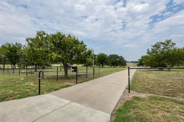 210 Spring Branch Trail N, Springtown, TX 76082