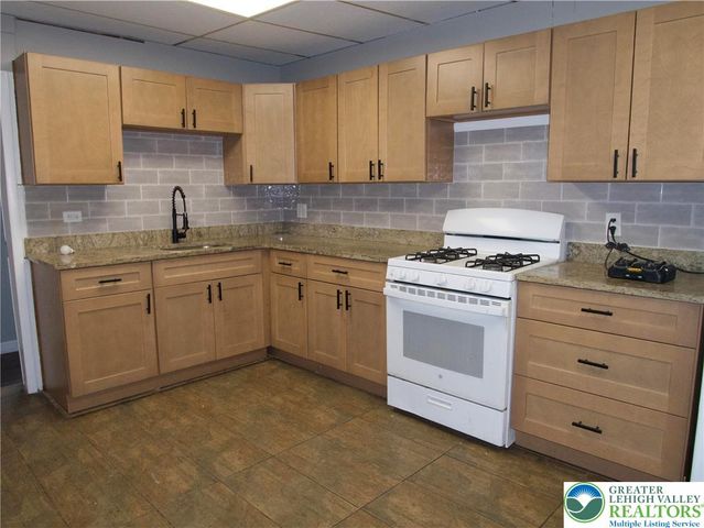 1122 Fullerton Avenue, Allentown City, PA 18102