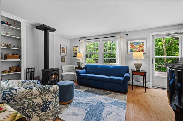 8 Pine Grove Road, Exeter, NH 03833