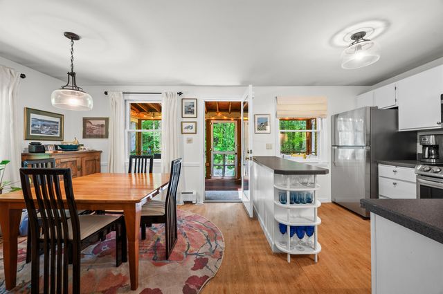 8 Pine Grove Road, Exeter, NH 03833