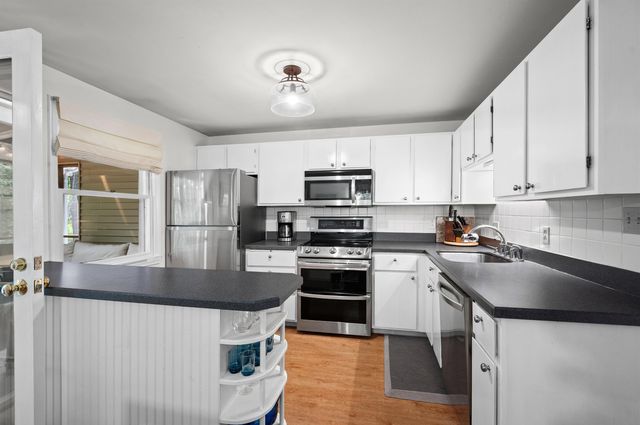 8 Pine Grove Road, Exeter, NH 03833