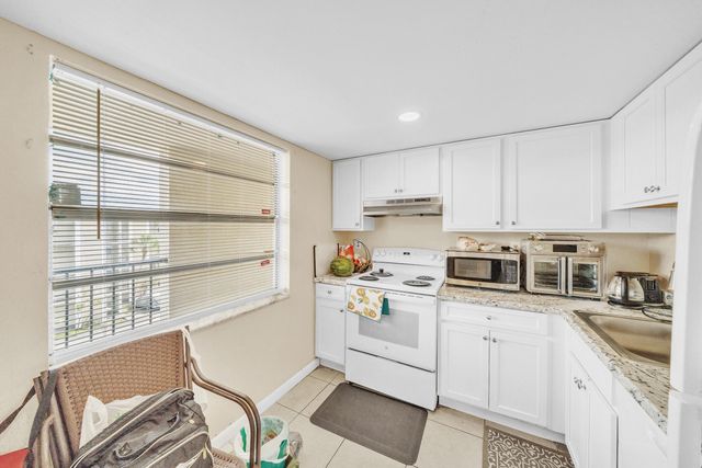 3001 NW 48th Avenue 439, Lauderdale Lakes, FL 33313