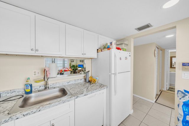 3001 NW 48th Avenue 439, Lauderdale Lakes, FL 33313