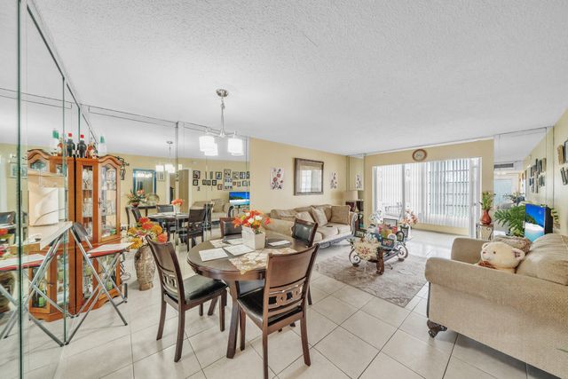 3001 NW 48th Avenue 439, Lauderdale Lakes, FL 33313