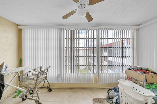 3001 NW 48th Avenue 439, Lauderdale Lakes, FL 33313
