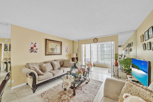 3001 NW 48th Avenue 439, Lauderdale Lakes, FL 33313