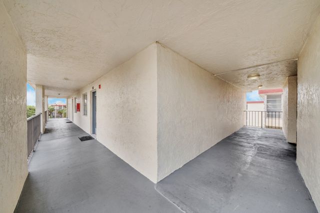 3001 NW 48th Avenue 439, Lauderdale Lakes, FL 33313