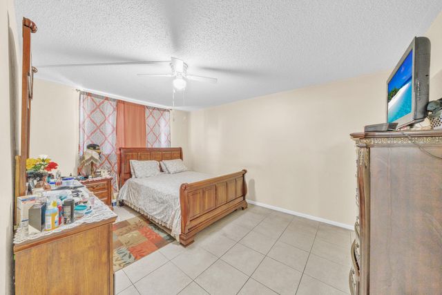 3001 NW 48th Avenue 439, Lauderdale Lakes, FL 33313