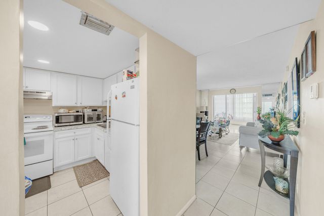3001 NW 48th Avenue 439, Lauderdale Lakes, FL 33313