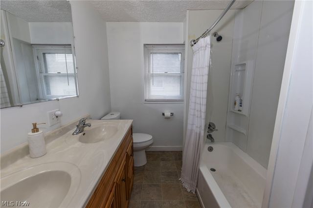 273 S Portage Path, Akron, OH 44302