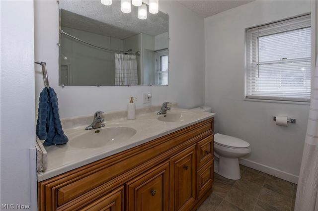 273 S Portage Path, Akron, OH 44302