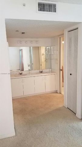550 SW 137th Ave 101L, Pembroke Pines, FL 33027