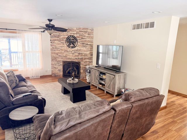 223 Clover LANE, Janesville, WI 53548