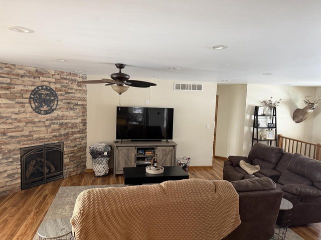 223 Clover LANE, Janesville, WI 53548