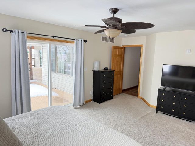 223 Clover LANE, Janesville, WI 53548