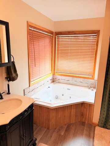 223 Clover LANE, Janesville, WI 53548