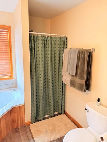 223 Clover LANE, Janesville, WI 53548