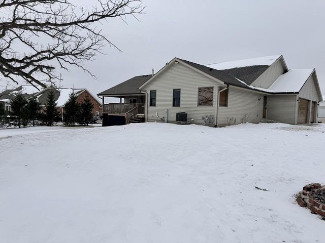 223 Clover LANE, Janesville, WI 53548