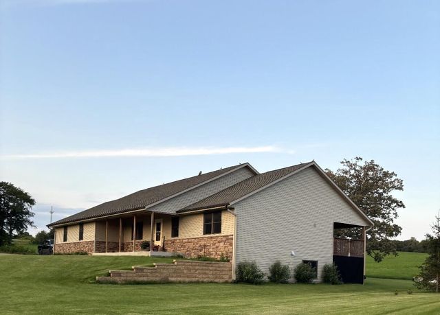 223 Clover LANE, Janesville, WI 53548