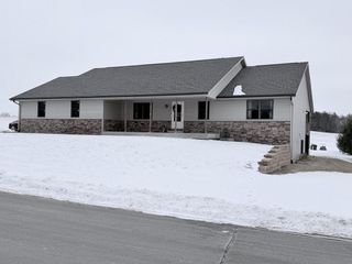 223 Clover LANE, Janesville, WI 53548