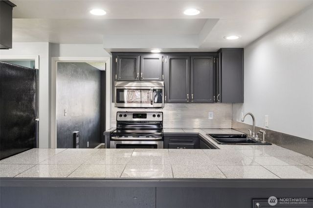 6904 NE 43rd Street #F, Vancouver, WA 98661