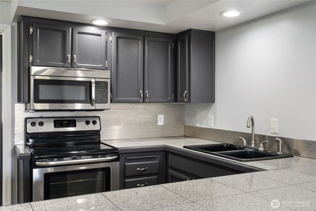 6904 NE 43rd Street #F, Vancouver, WA 98661