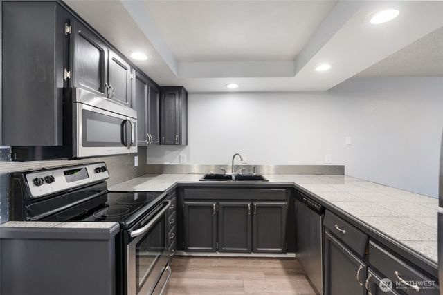 6904 NE 43rd Street #F, Vancouver, WA 98661