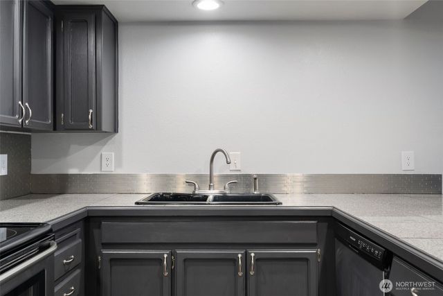 6904 NE 43rd Street #F, Vancouver, WA 98661