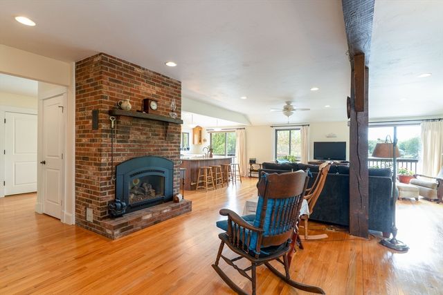 38 Warepoint Rd, West Brookfield, MA 01585