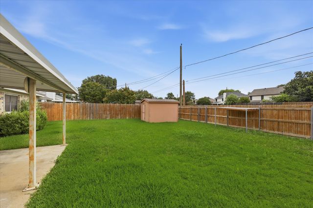7300 Kary Lynn Drive E, Watauga, TX 76148