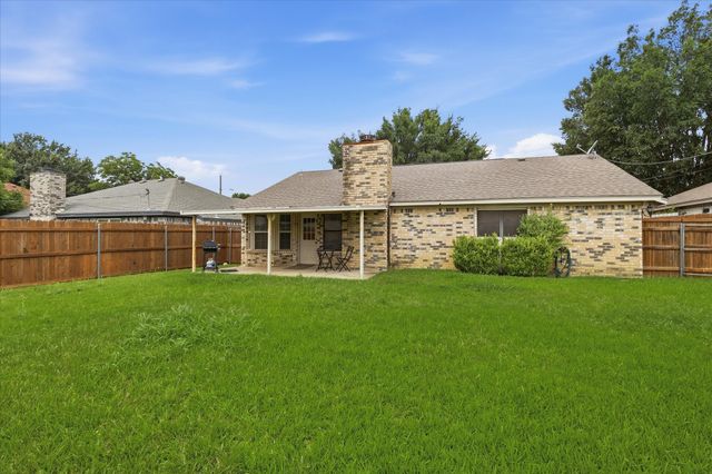 7300 Kary Lynn Drive E, Watauga, TX 76148