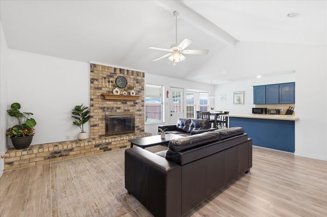 7300 Kary Lynn Drive E, Watauga, TX 76148
